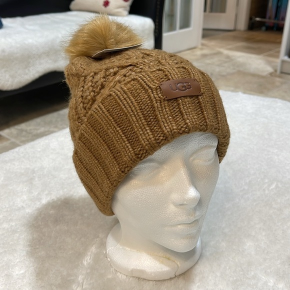 💥🇺🇸 UGG Women's Cable Beanie With Pom - Picture 4 of 11